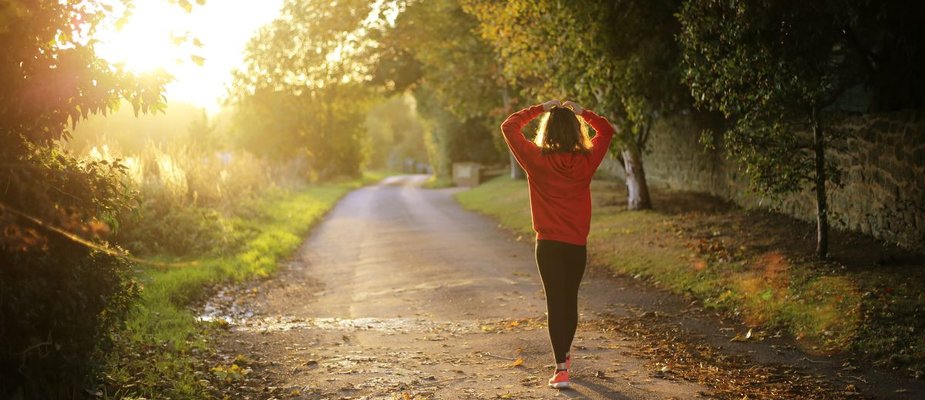 Cólica menstrual exercícios que auxiliam nas dores: Conheça as melhores dicas!