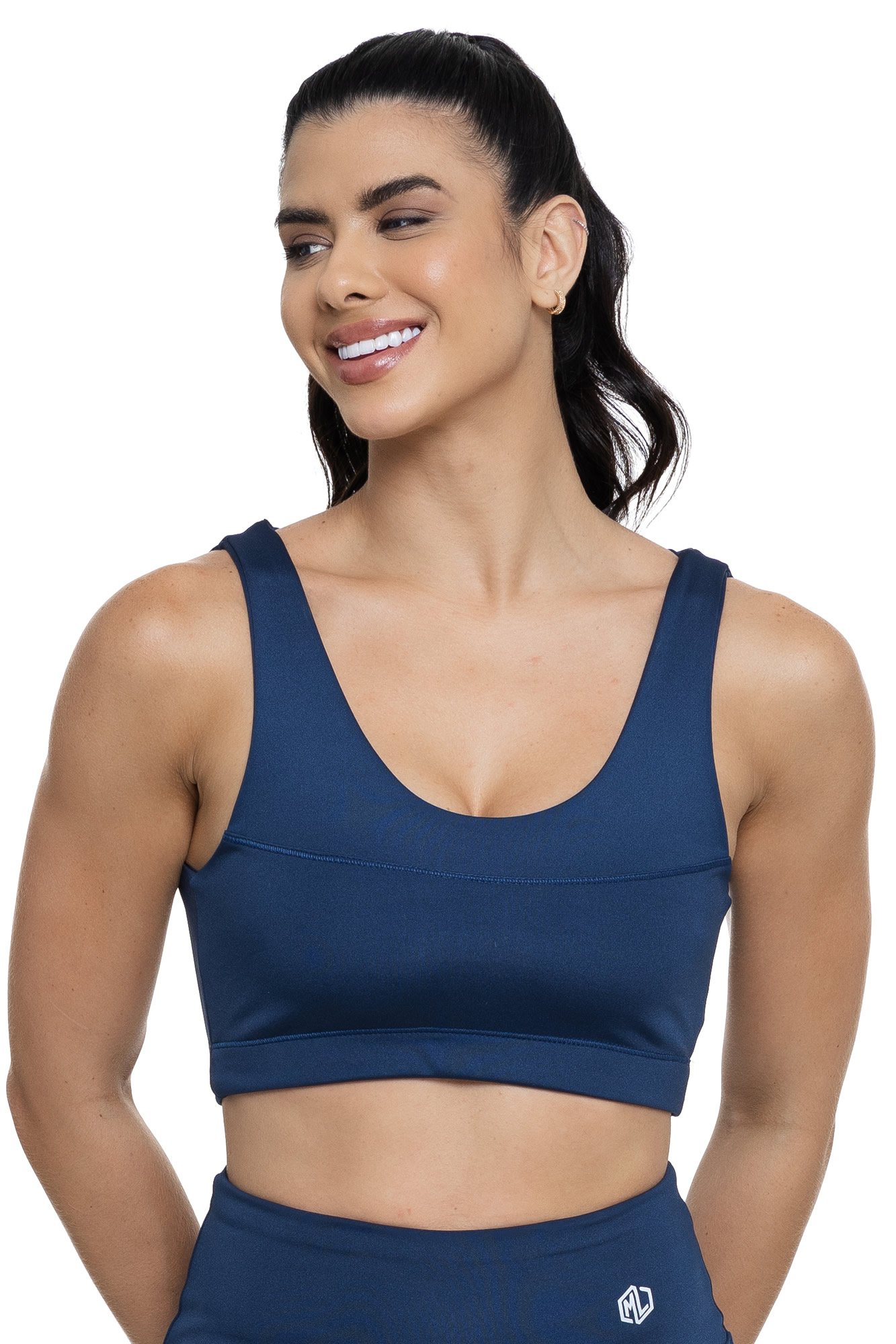 Top fitness com alças azul marinho visto de frente, ajustado e confortável, ideal para treinos, proporcionando estilo e liberdade de movimento.