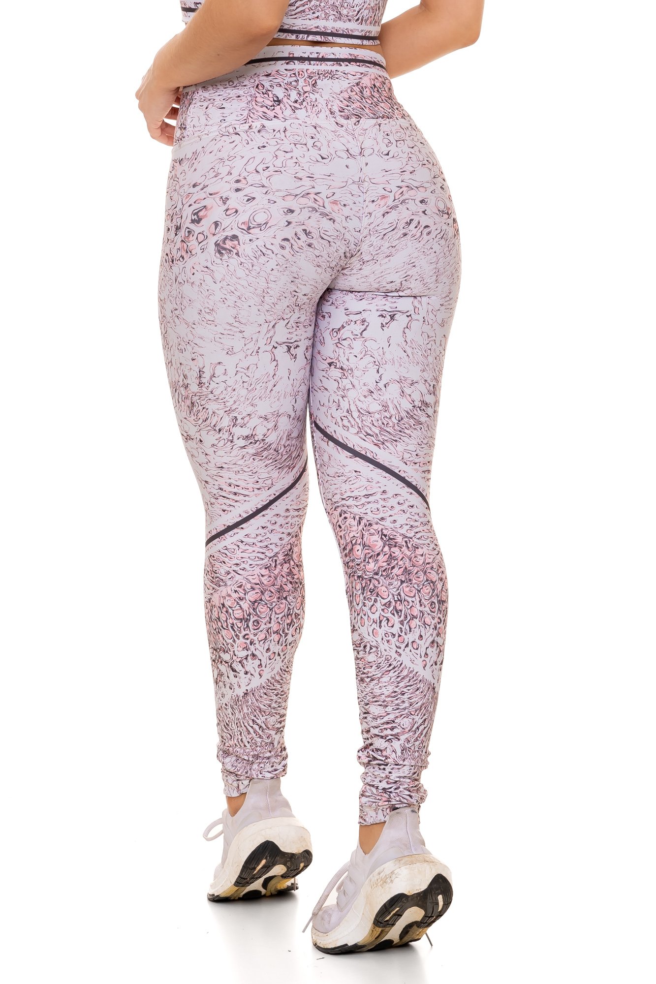 Legging fitness rosa com estampa digital visto de costas, com modelagem anatômica, perfeito para treinos com estilo e conforto.