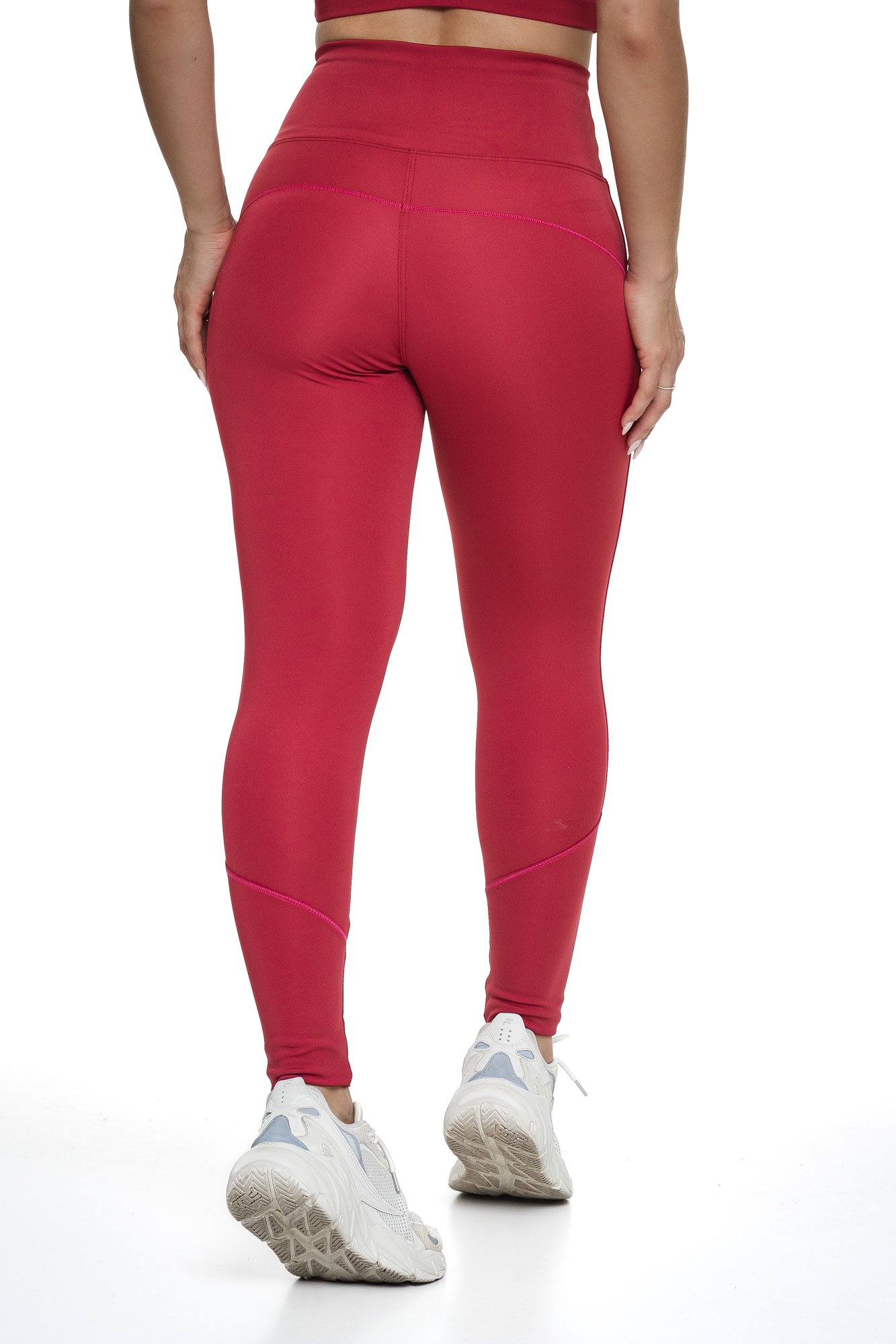 Legging feminina bordô e magenta com recortes visto de costas, projetado para conforto e mobilidade, ideal para treinos com estilo e praticidade.