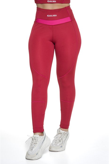 Legging feminina bordô e magenta com recortes visto de frente, projetado para conforto e mobilidade, ideal para treinos com estilo e praticidade.
