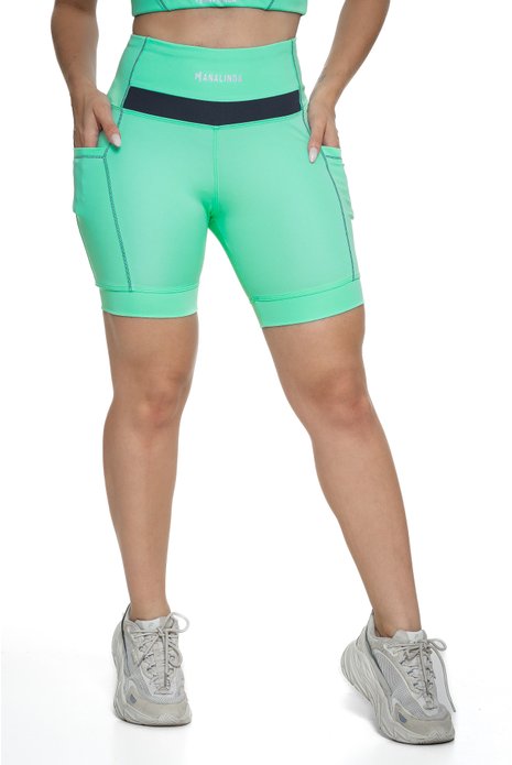 Bermuda feminina verde água e grafite com bolso visto de frente, projetado para conforto e mobilidade, ideal para treinos com estilo e praticidade.