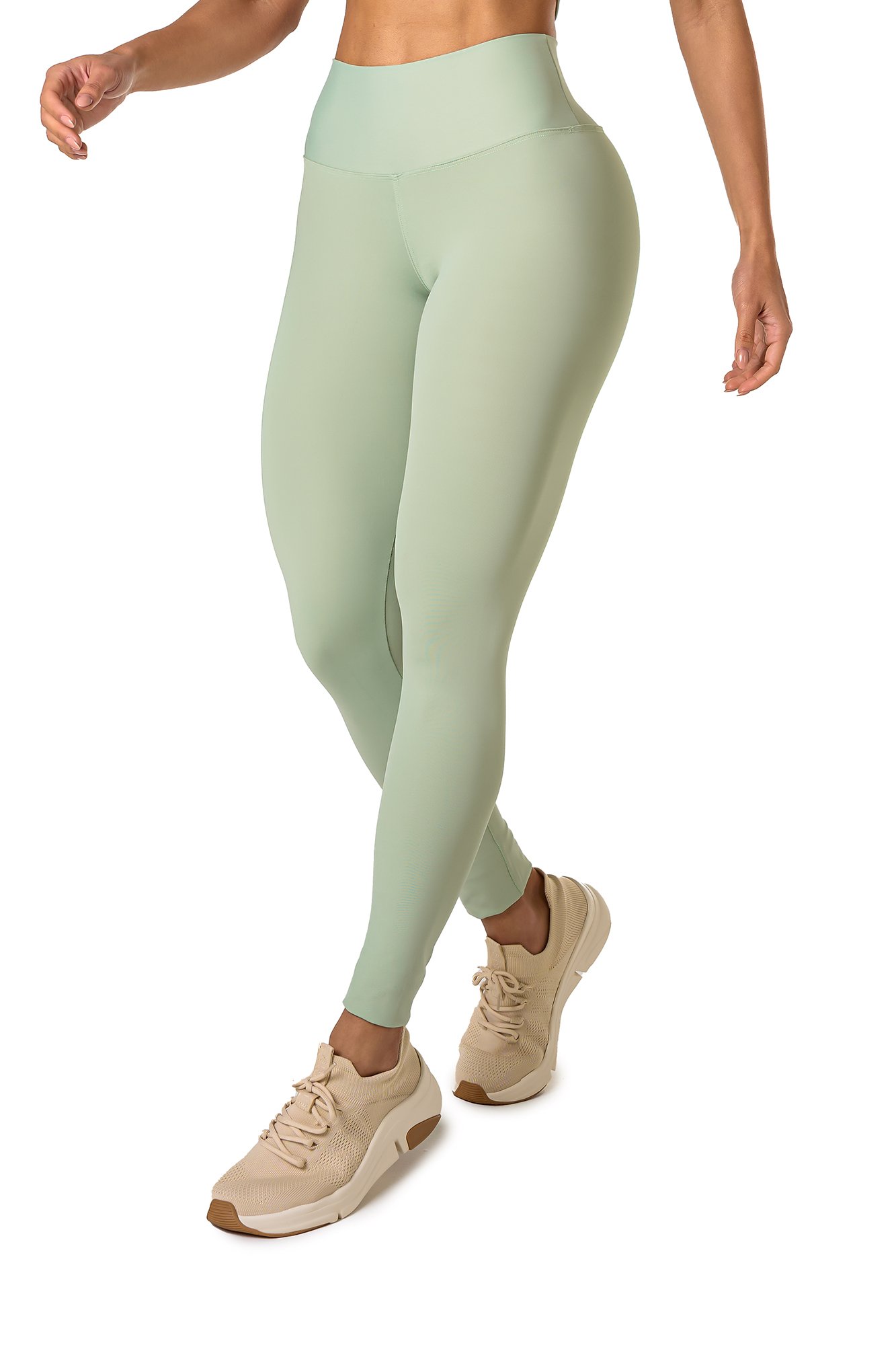 Legging básica verde claro em poliamida, projetado para conforto e mobilidade, ideal para treinos com estilo e praticidade.