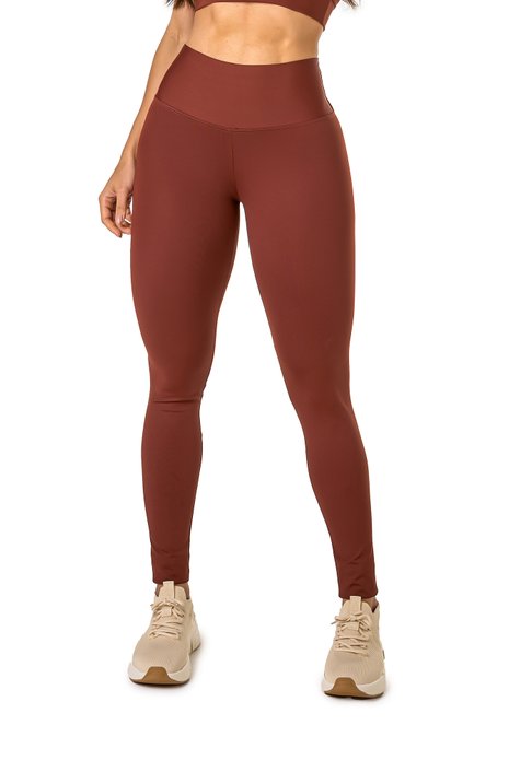 Legging básica marrom claro em poliamida, projetado para conforto e mobilidade, ideal para treinos com estilo e praticidade.