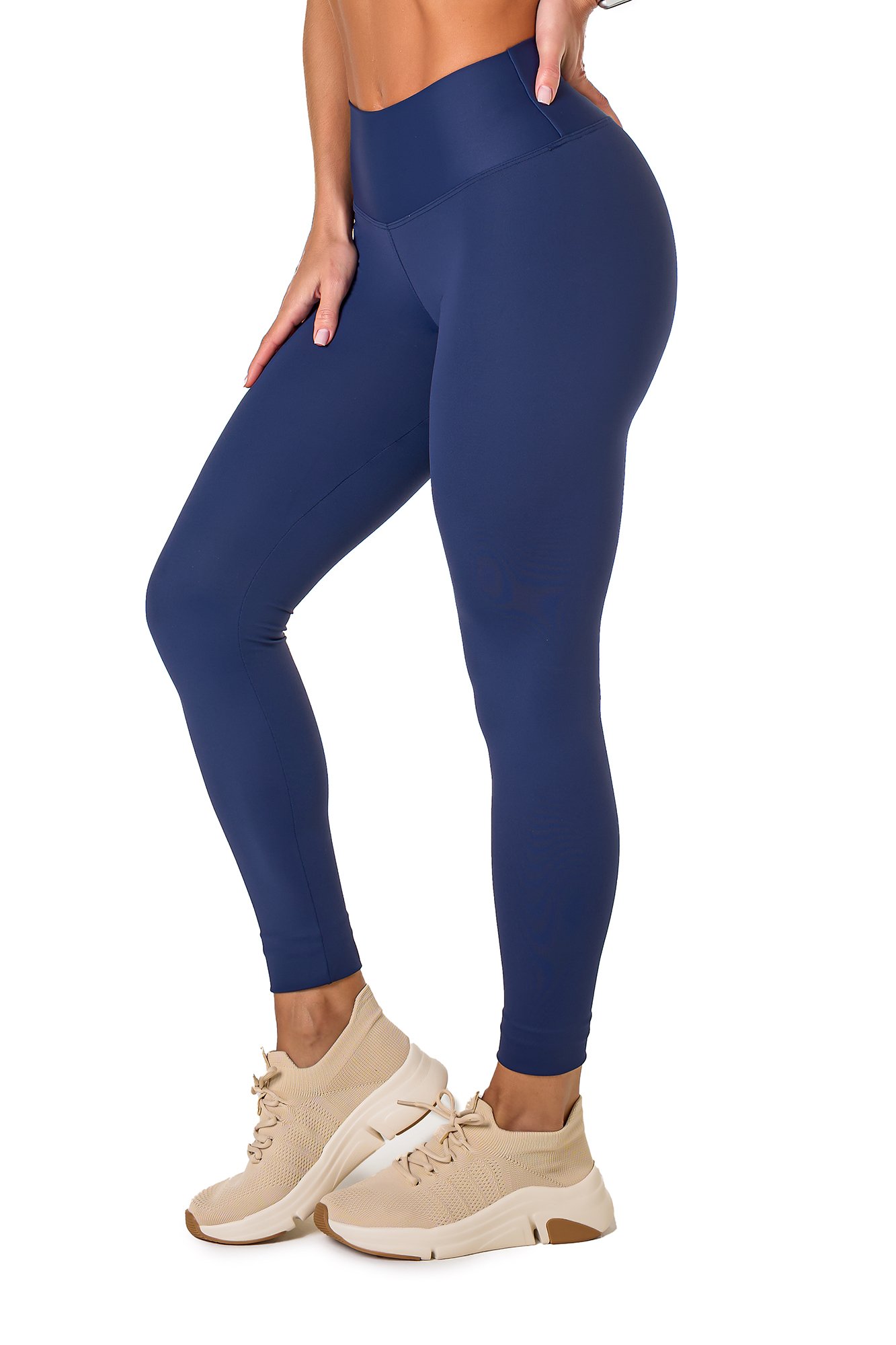 Legging básica azul marinho em poliamida, projetado para conforto e mobilidade, ideal para treinos com estilo e praticidade.