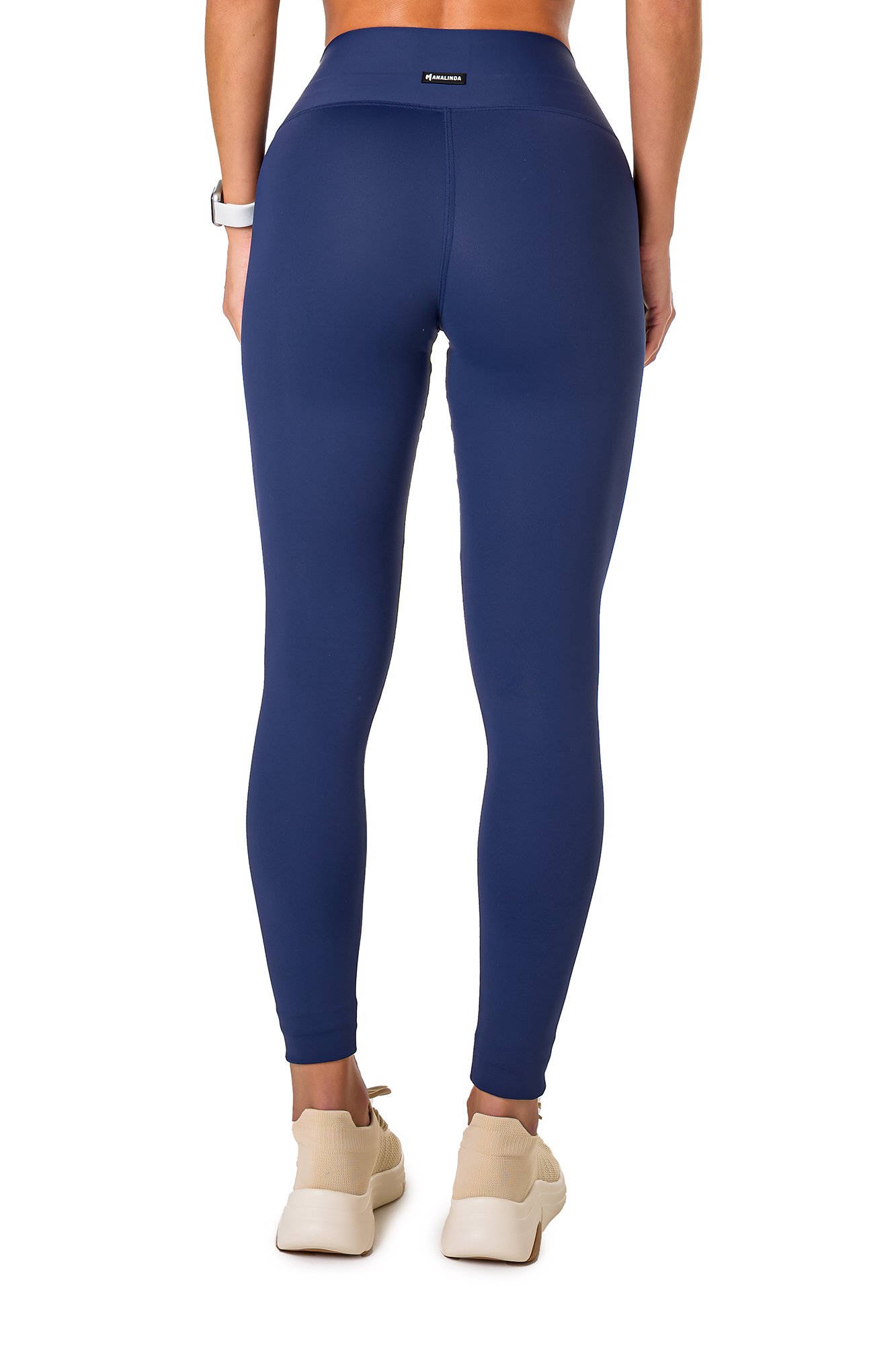 Legging básica azul marinho em poliamida, projetado para conforto e mobilidade, ideal para treinos com estilo e praticidade.