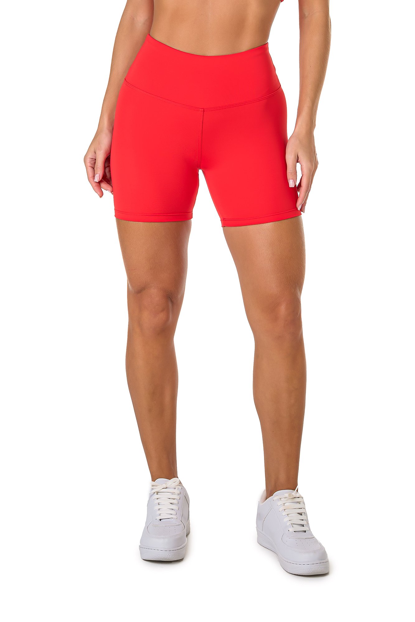 Bermuda básica vermelha em poliamida, projetado para conforto e mobilidade, ideal para treinos com estilo e praticidade.