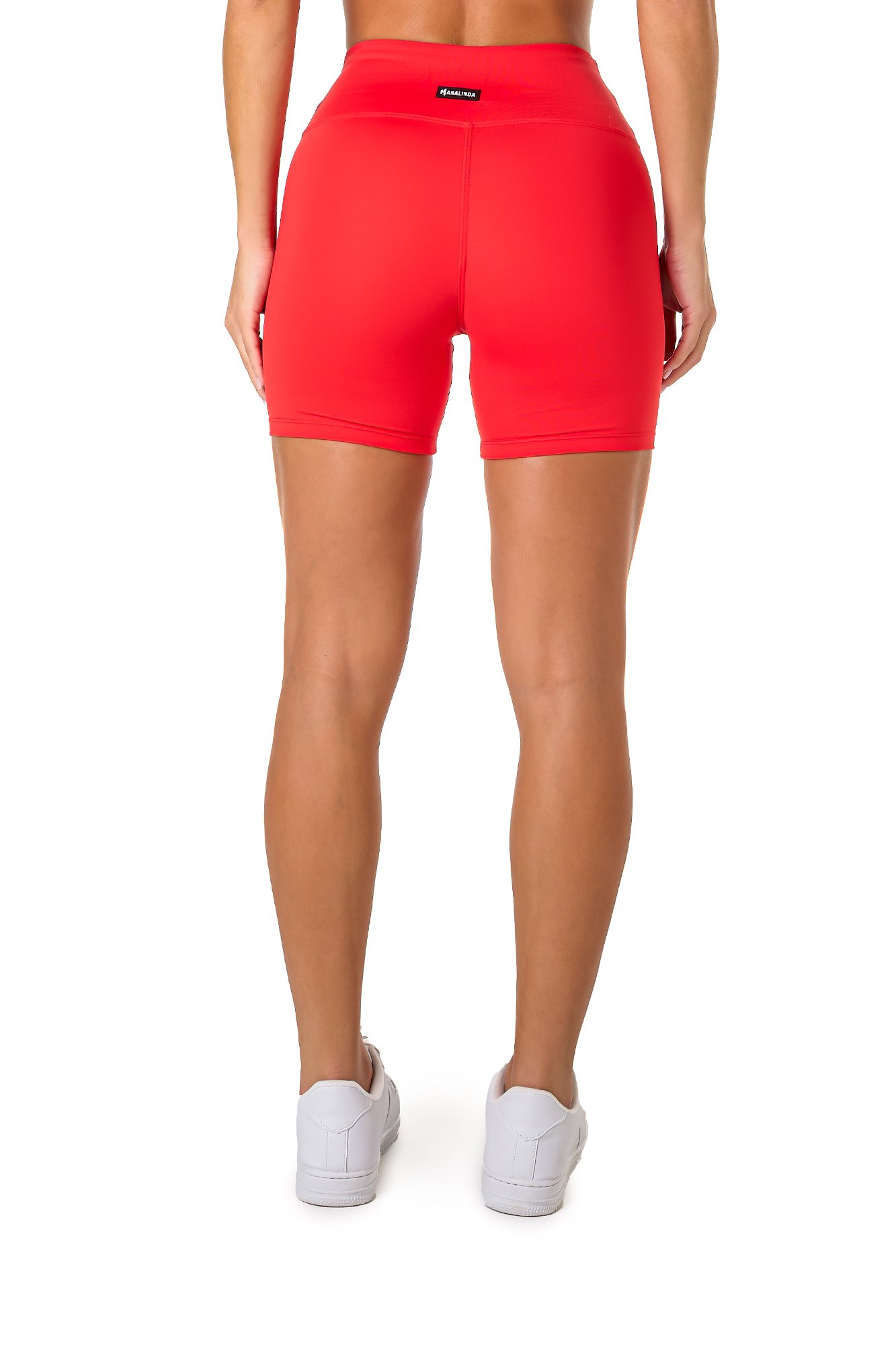 Bermuda básica vermelha em poliamida, projetado para conforto e mobilidade, ideal para treinos com estilo e praticidade.