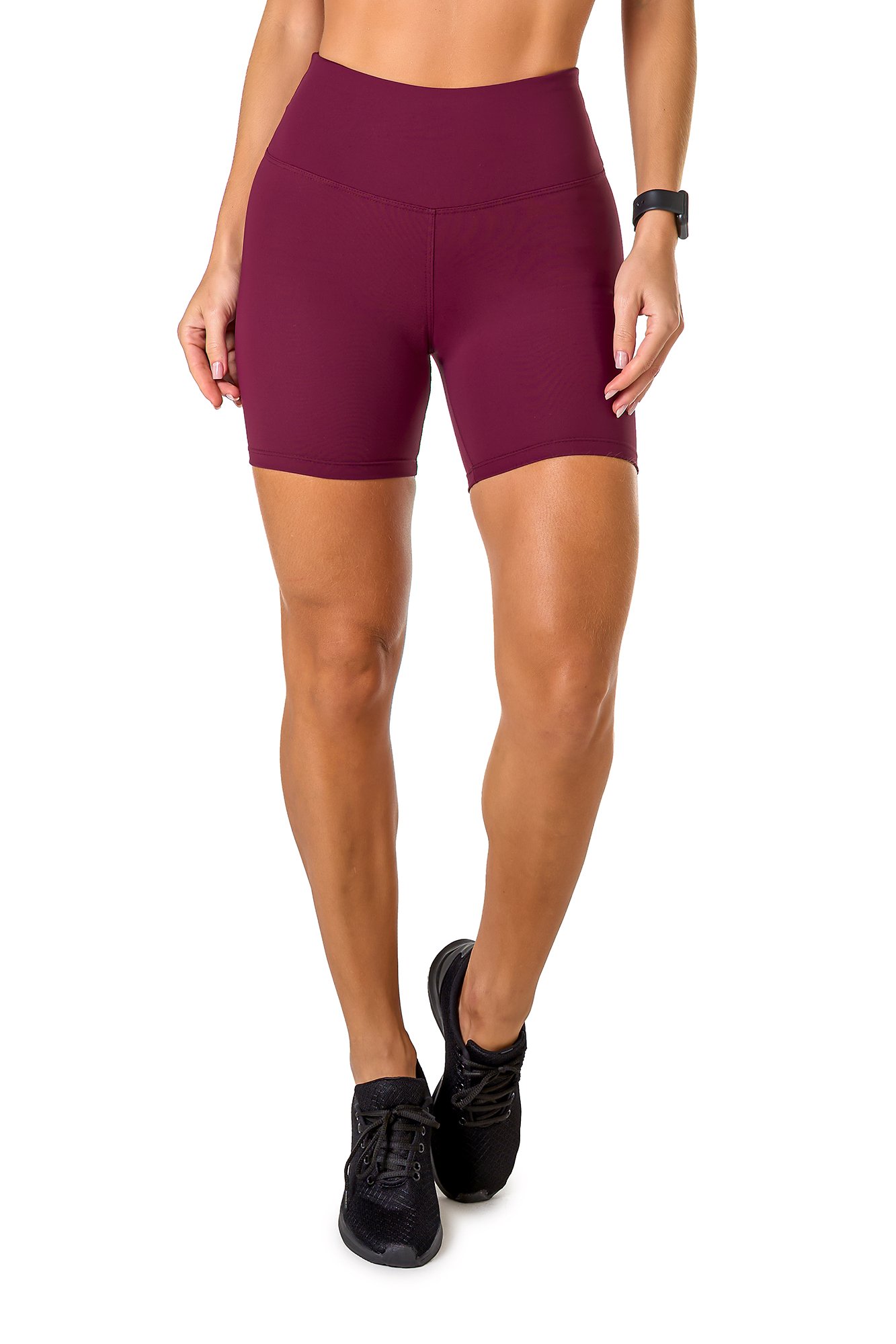Bermuda básica roxa em poliamida, projetado para conforto e mobilidade, ideal para treinos com estilo e praticidade.