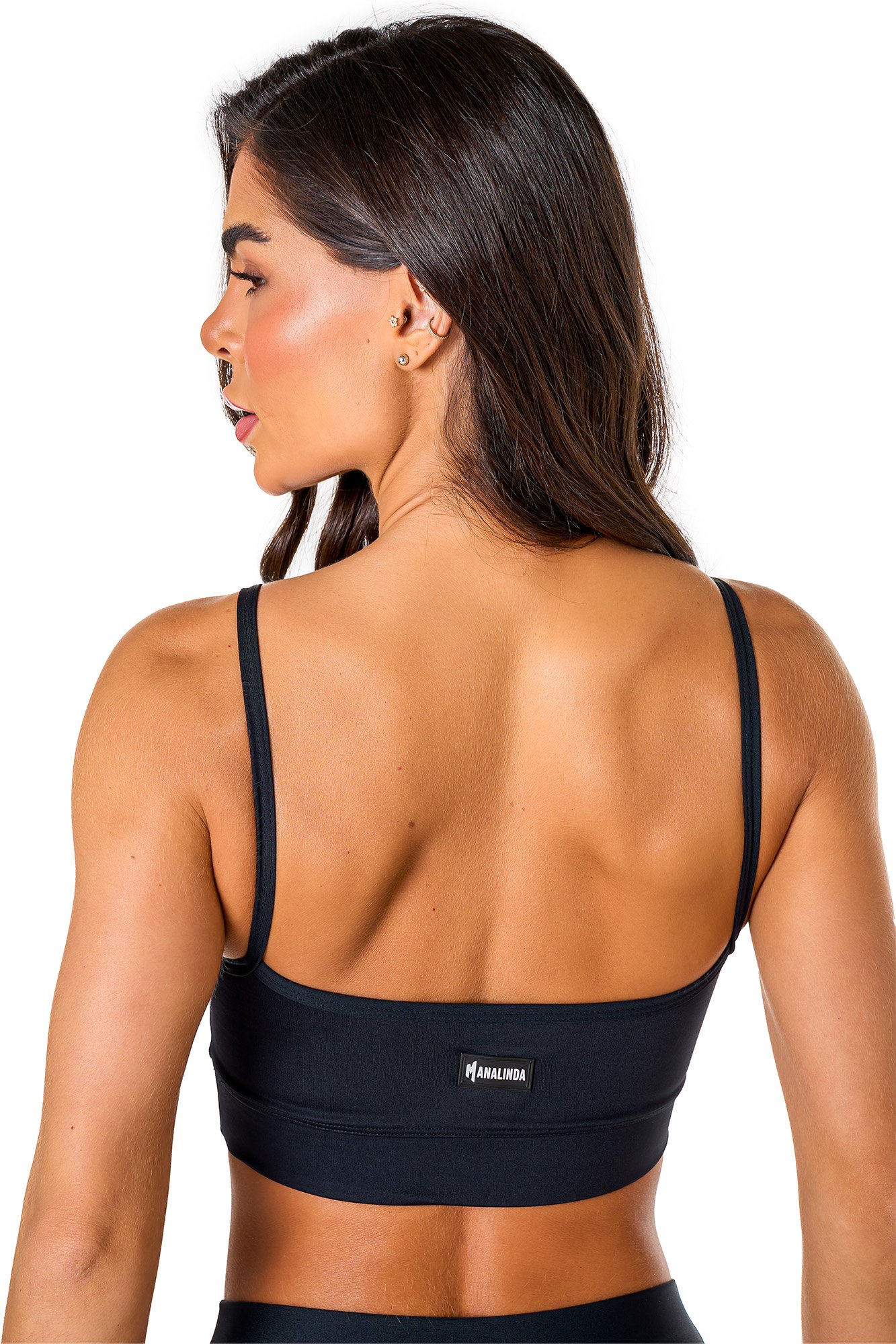 Top básico preto em poliamida, projetado para conforto e mobilidade, ideal para treinos com estilo e praticidade.