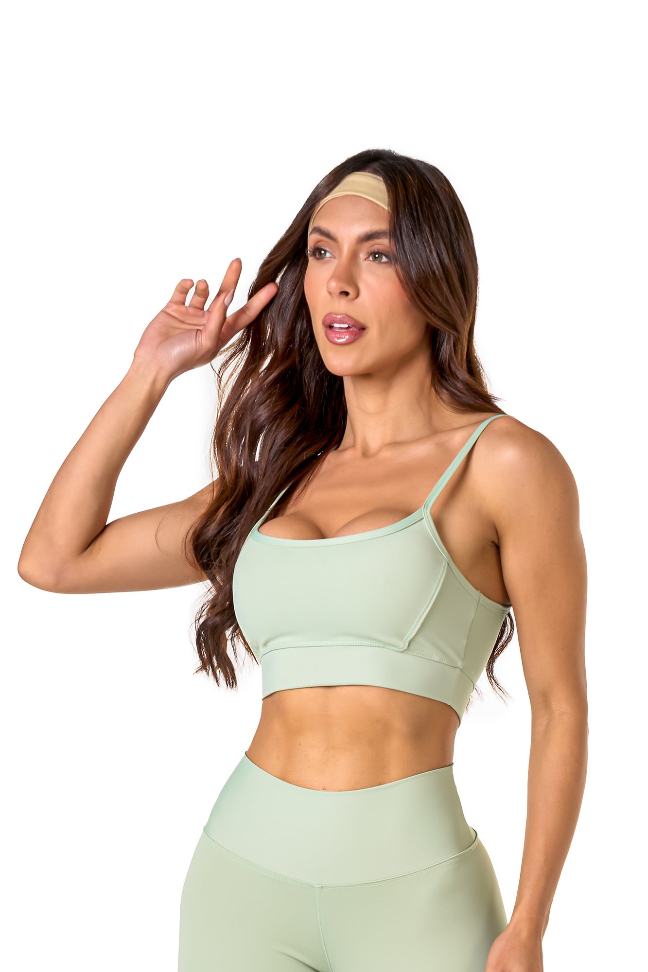 Top básico verde claro em poliamida, projetado para conforto e mobilidade, ideal para treinos com estilo e praticidade.