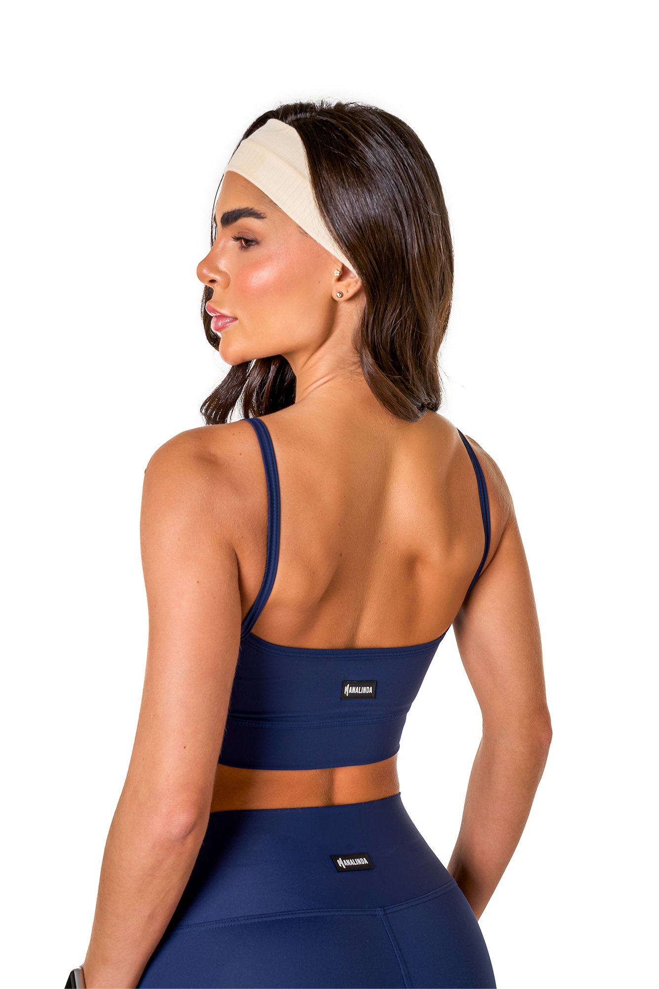 Top básico azul marinho em poliamida, projetado para conforto e mobilidade, ideal para treinos com estilo e praticidade.