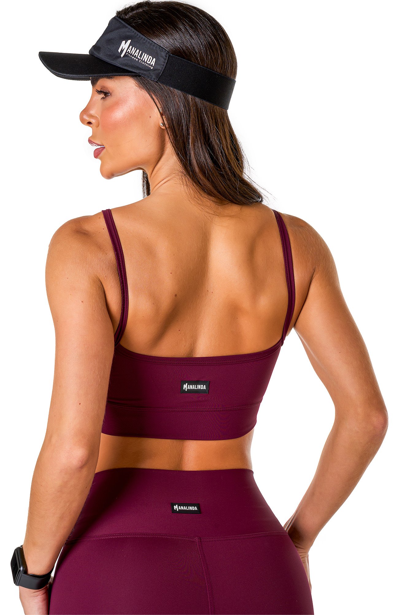 Top básico roxo em poliamida, projetado para conforto e mobilidade, ideal para treinos com estilo e praticidade.