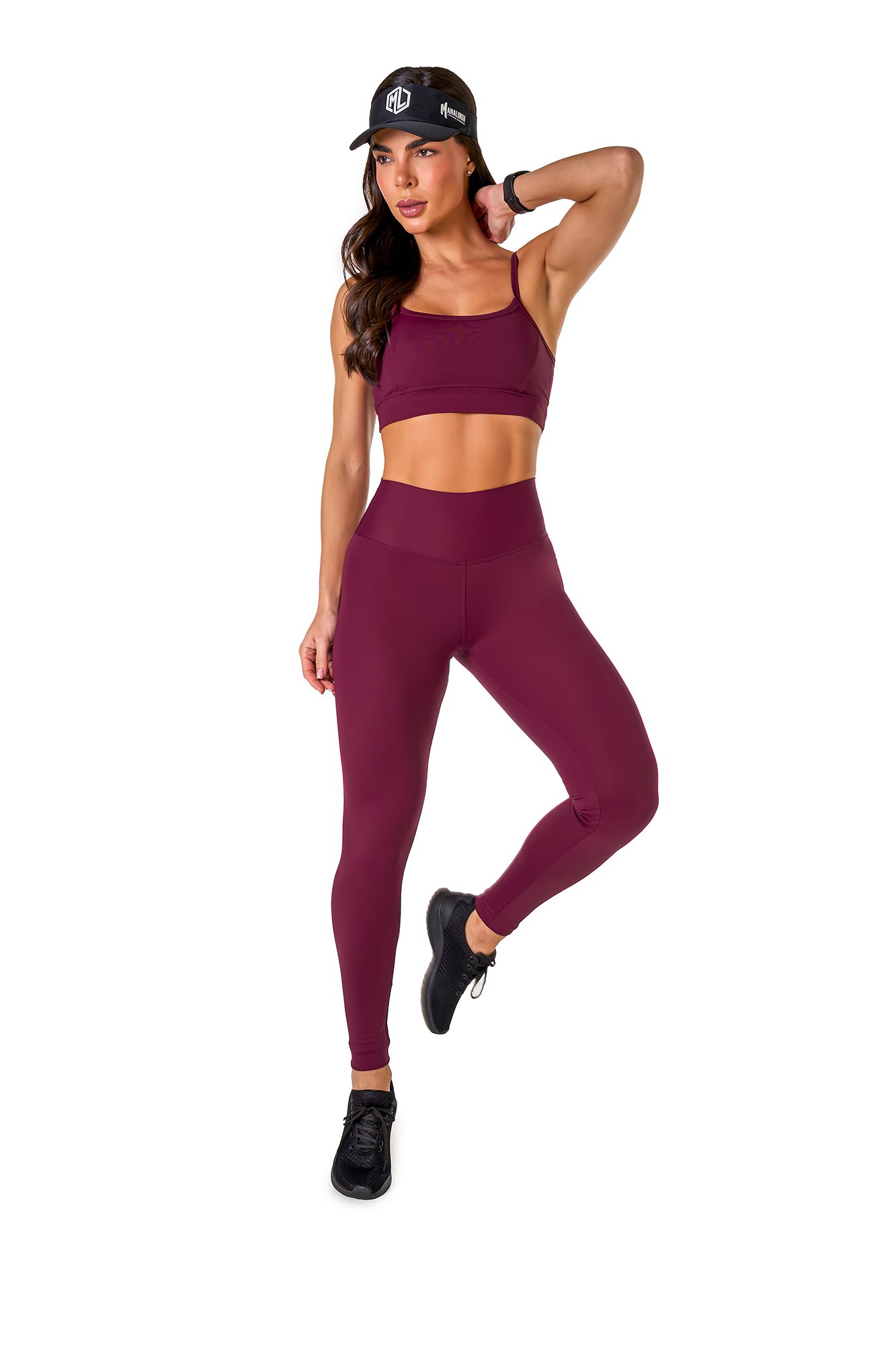 Conjunto básico roxo em poliamida, projetado para conforto e mobilidade, ideal para treinos com estilo e praticidade.