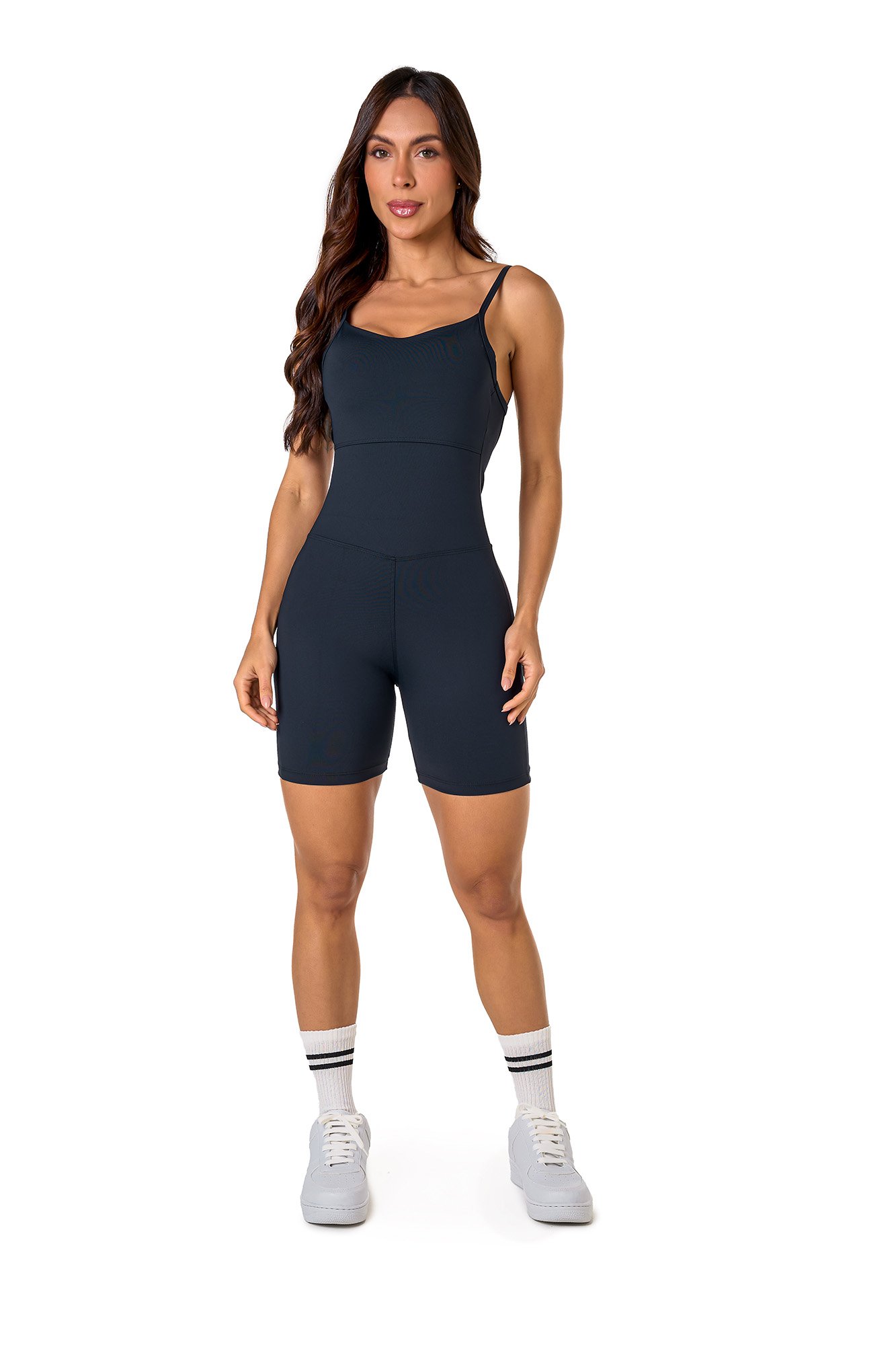 Macaquinho básico preto em poliamida, projetado para conforto e mobilidade, ideal para treinos com estilo e praticidade.