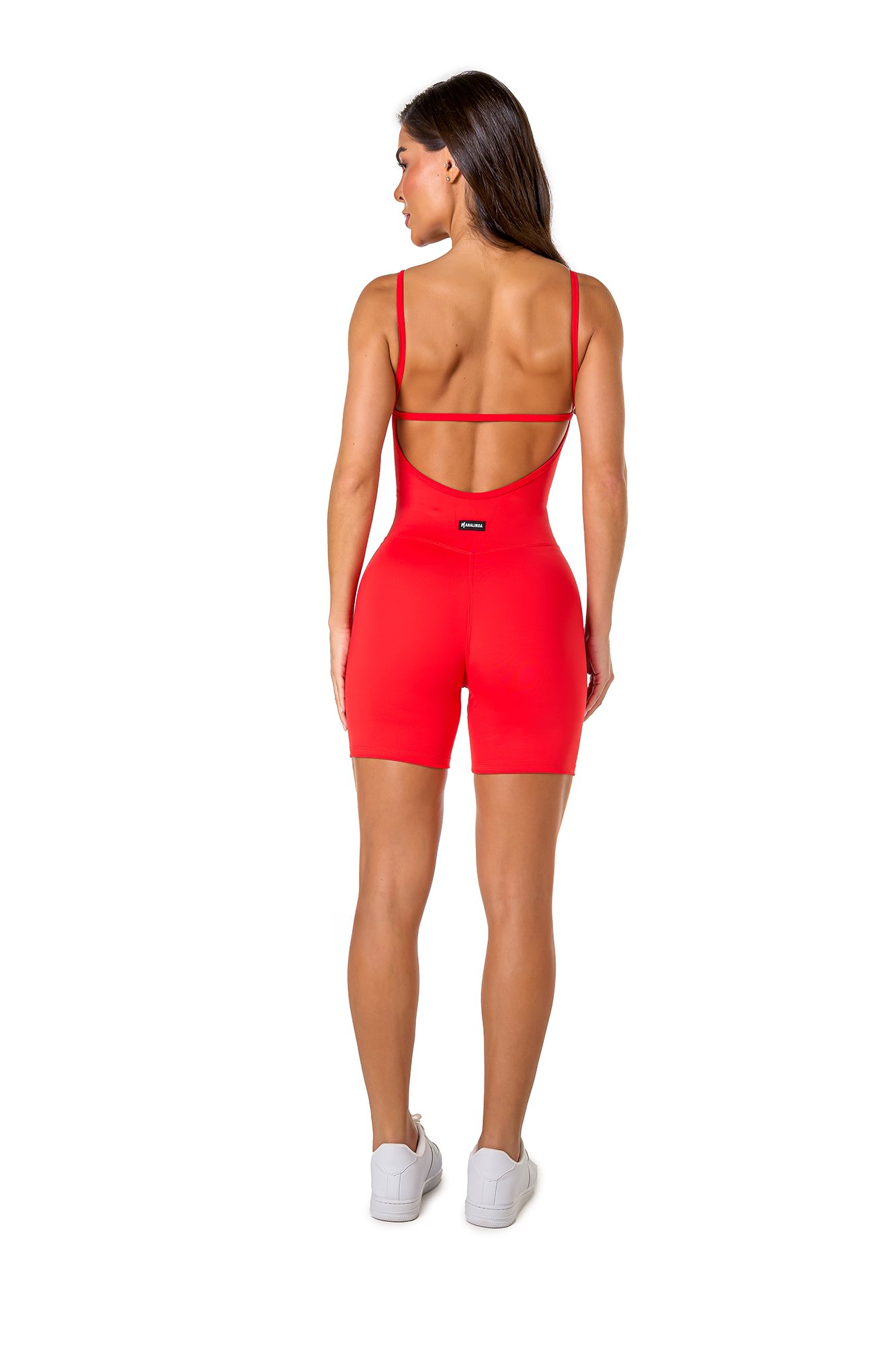 Macaquinho básico vermelho em poliamida, projetado para conforto e mobilidade, ideal para treinos com estilo e praticidade.