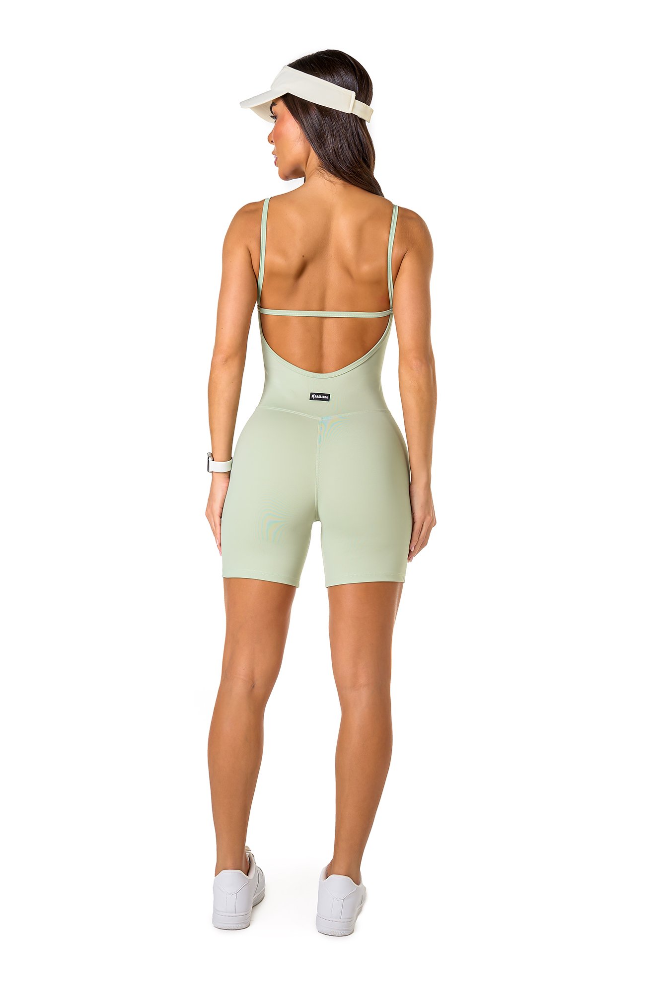 Macaquinho básico verde claro em poliamida, projetado para conforto e mobilidade, ideal para treinos com estilo e praticidade.