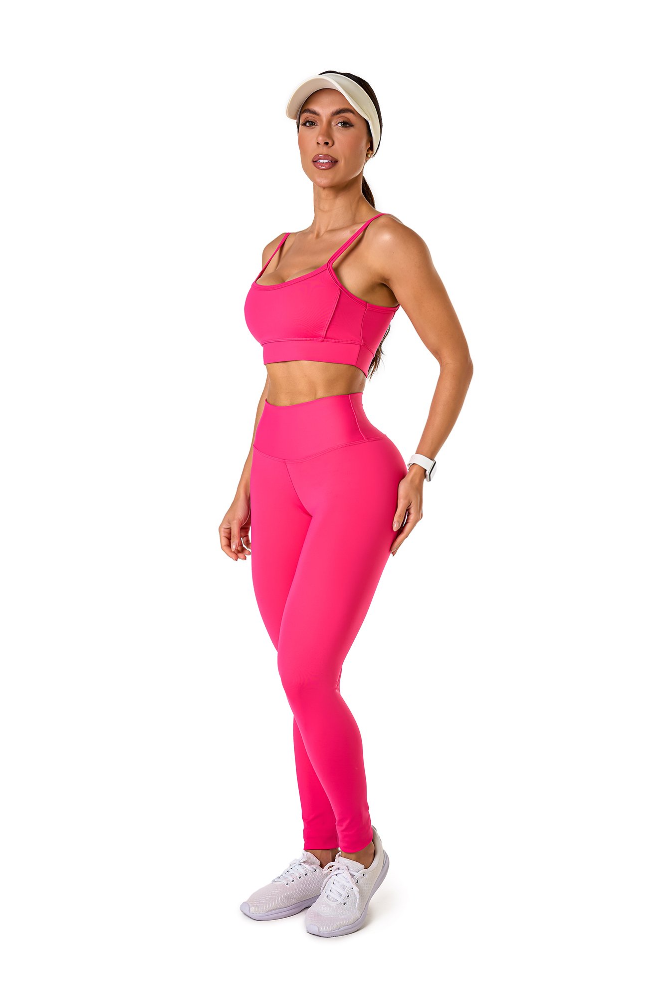 Conjunto básico rosa em poliamida, projetado para conforto e mobilidade, ideal para treinos com estilo e praticidade.