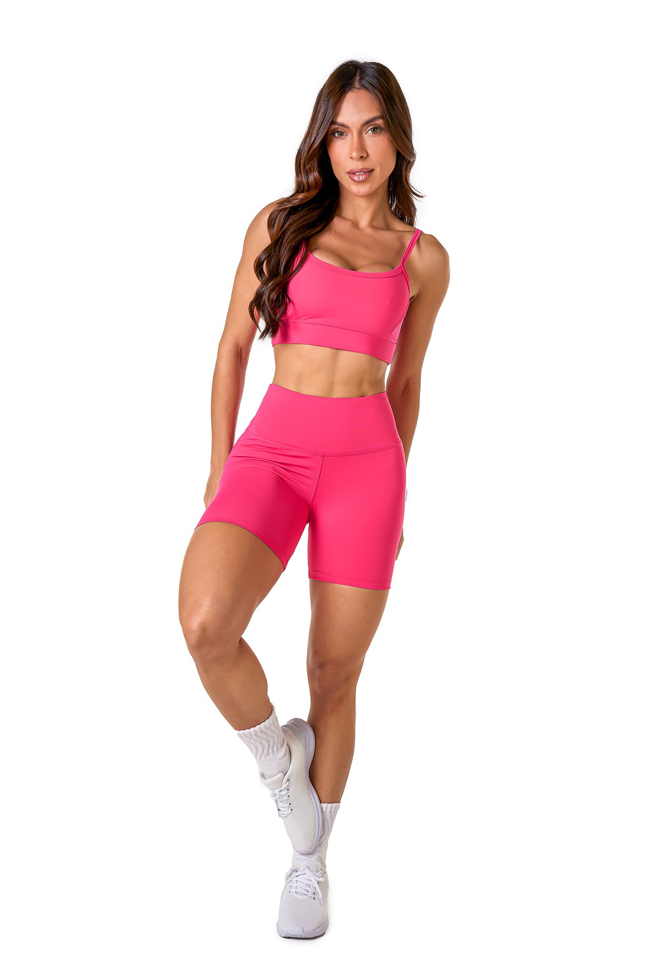 Conjunto bermuda básica rosa em poliamida, projetado para conforto e mobilidade, ideal para treinos com estilo e praticidade.