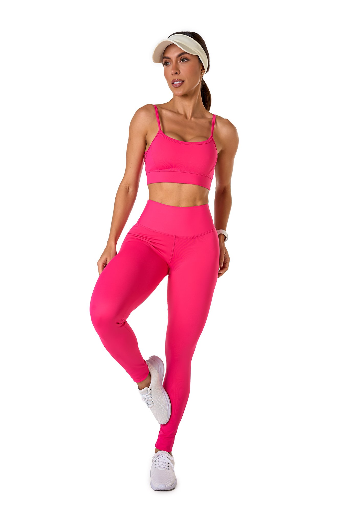 Conjunto básico rosa em poliamida, projetado para conforto e mobilidade, ideal para treinos com estilo e praticidade.