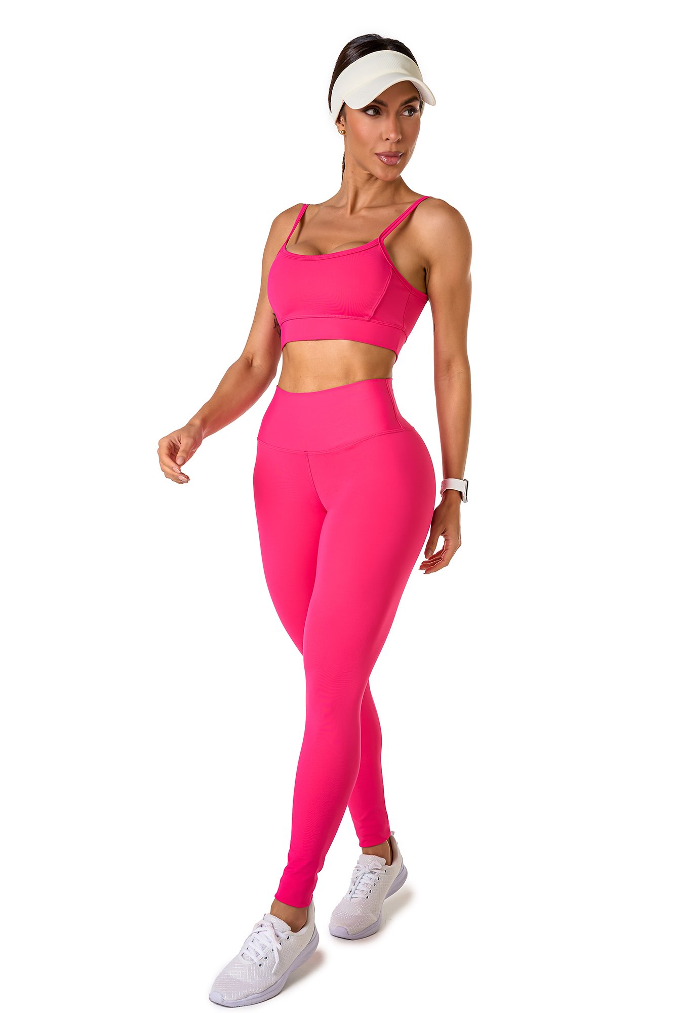Conjunto básico rosa em poliamida, projetado para conforto e mobilidade, ideal para treinos com estilo e praticidade.