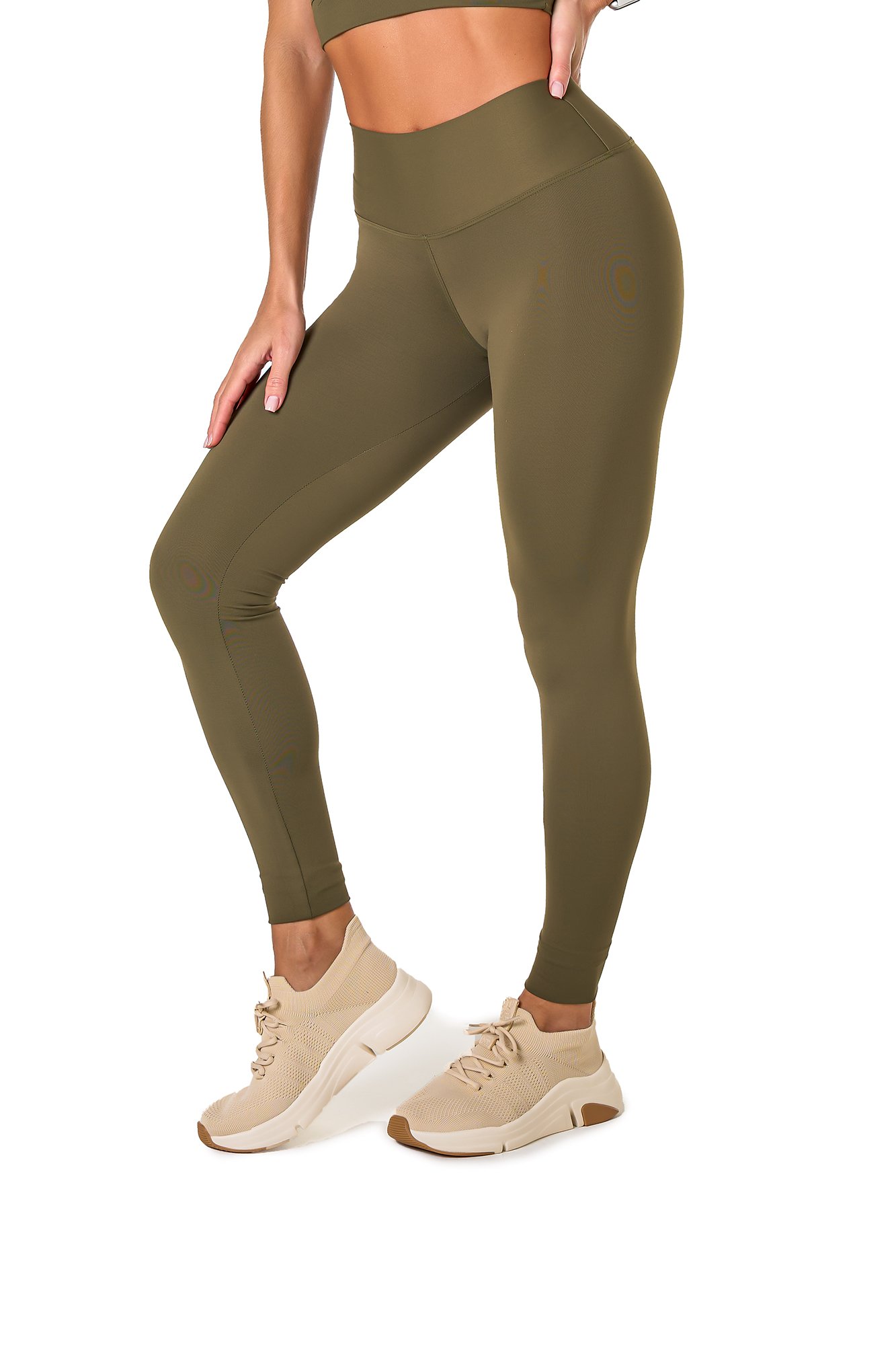 Legging básica verde militar em poliamida, projetado para conforto e mobilidade, ideal para treinos com estilo e praticidade.